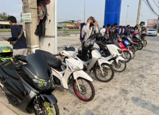 Nongprue police seizes illegally modified motorcycles in Banglamung on first day of seven dangerous days during Songkran