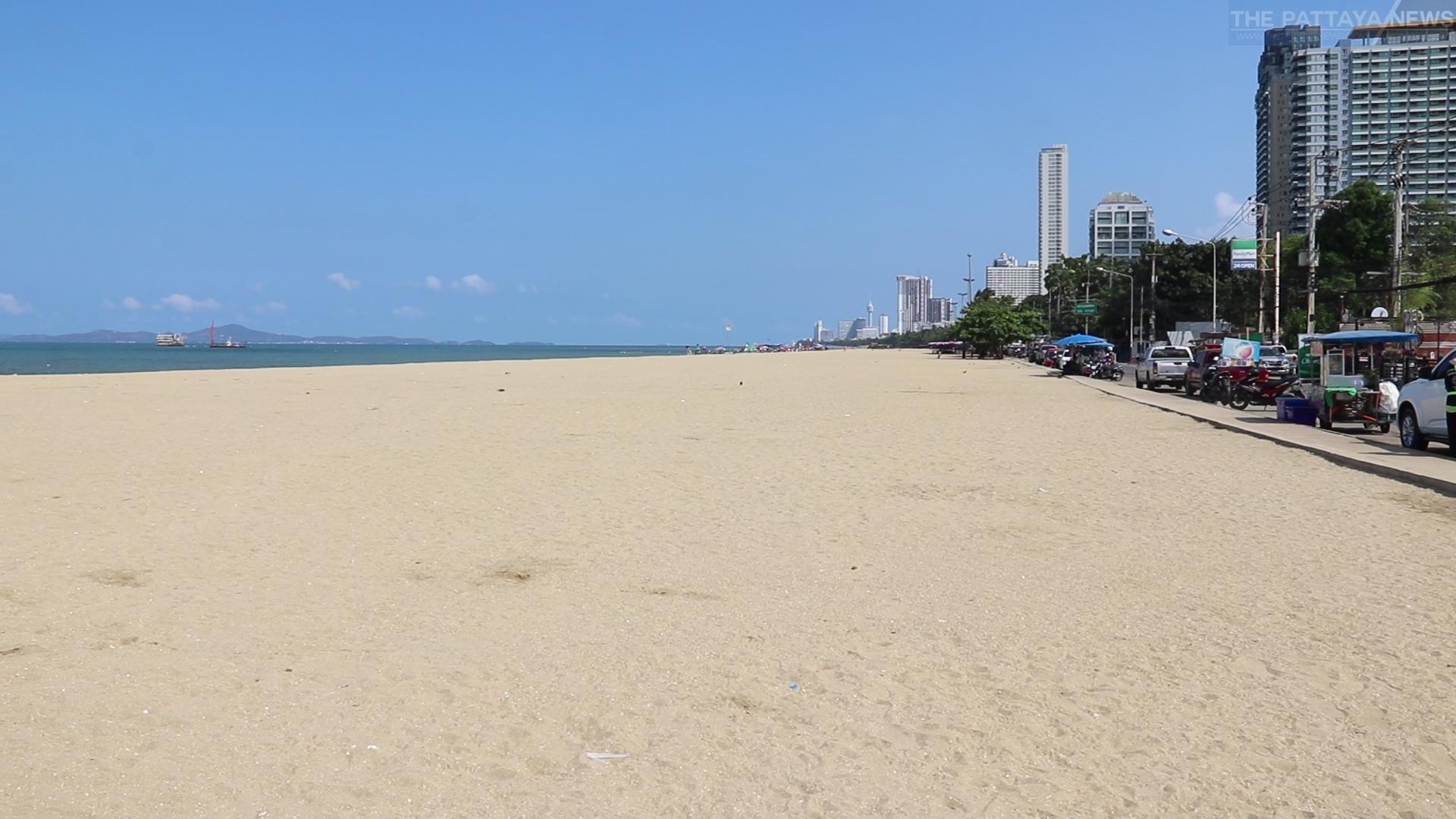 Video: Na Jomtien police reorganize and move street vendor’s stalls off parking areas of expanded Na Jomtien Beach