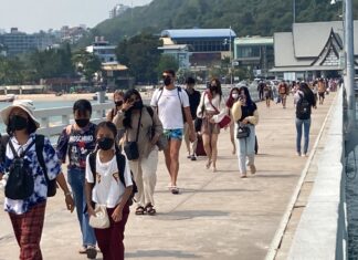 Koh Larn seeing uptick in arriving tourists during Songkran week