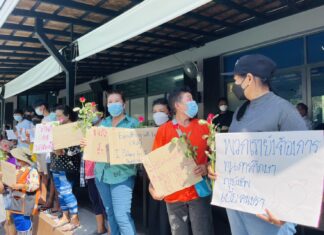 Phuket hotel workers gather to support hotel owner after hotel gets shut down for 15 days for violating legal closing times