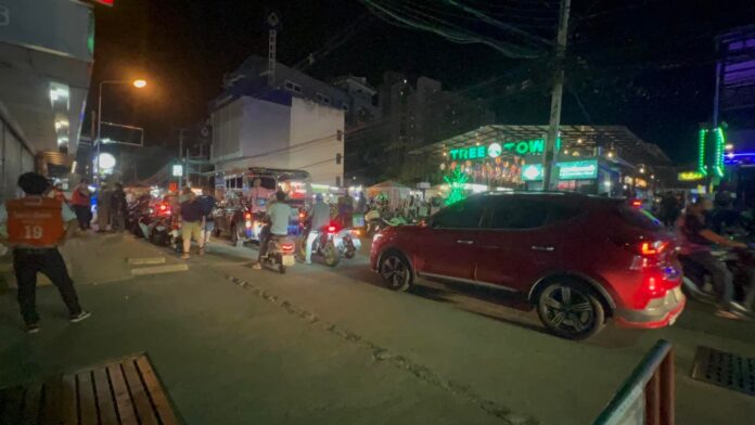Reader Talkback Thailand: As tourists return, so does traffic..how should Pattaya deal with Soi Buakhao traffic around Tree Town at night?
