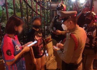 Мужчина нагло направил пистолет на 18-летнюю бывшую девушку на публике в присутствии нескольких свидетелей в районе Паттайи.