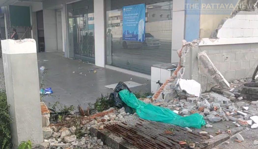 Video: Minivan crashes through wall into gas station in Pattaya, two people injured