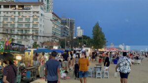 Reader Talkback Thailand Results: What, if anything, should be done about the crowds and encroachment on the extended new Jomtien Beach?