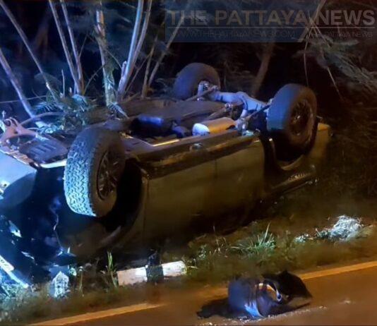 Пикап с иностранцем перевернулся рано утром в Паттайе, водитель не пострадал