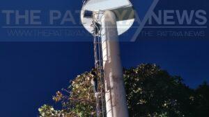 51-year-old Chinese man climbs Jomtien Beach tsunami alarm tower, was allegedly upset due to being defrauded in a property scam