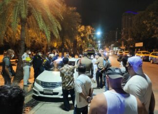 33-летняя тайская женщина, как утверждается, задохнулась угольной жаровней в своем седане и скончалась на Паттайя-Бич-роуд.