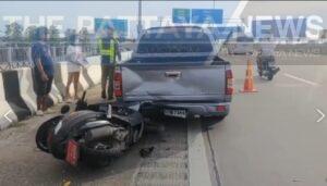 Young driver breaks his arm after crashing his motorbike into a pickup truck in Pattaya