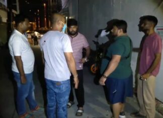 Die Brieftasche eines indischen Touristen mit 17,000 Baht Bargeld, die angeblich von einer Transgender-Person in Zentral-Pattaya gestohlen wurde