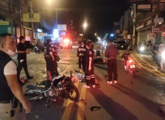 Одна молодая женщина погибла, еще одна пострадала в аварии на мотоцикле в Паттайе сегодня рано утром.