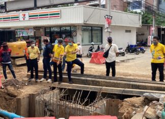 Pattaya officials urge contractor of drainage system project around Soi Buakhao area to speed up completion