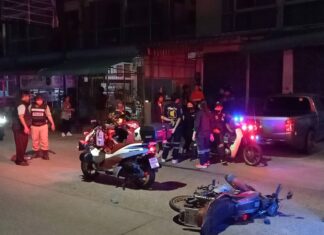 Local motorcyclist seriously injured after crashing into a sedan while attempting to overtake pickup-truck in Banglamung