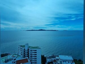 Real Estate Pattaya: Condo on the 21st floor with a seaside view overlooking Koh Larn for sale