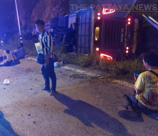 Minstens drie doden en 44 gewonden nadat bus met Myanmarese arbeiders naar Songkhla is gekanteld in Tak