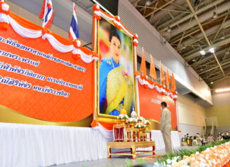 I funzionari di Chonburi ospitano un rito di merito per la pronta guarigione di Sua Altezza Reale la Principessa Bajrakitiyabha