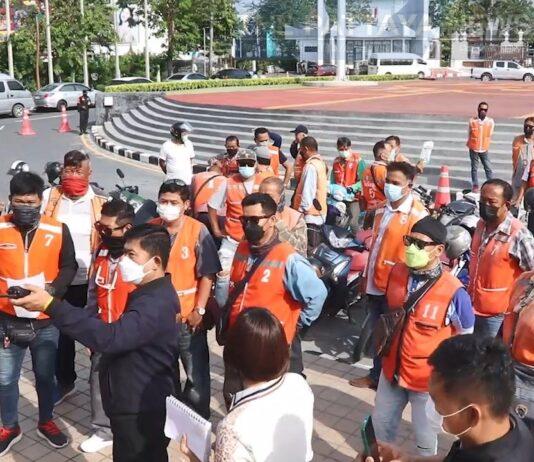 Pattaya motorcycle taxi riders hold rally and demand further crackdown on unlicensed ride-share app drivers