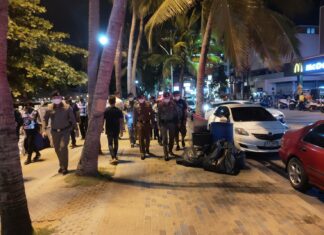 Pattaya City Officials Considering Banning Parking on Beach Side of Pattaya Beach Road Again