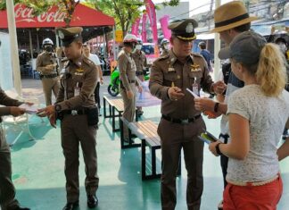 Police in Bangkok Warn of Pickpockets at Popular Markets