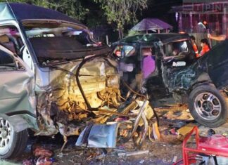 Two People Dead, Thirteen Injured in Minivan Collision in North Thailand