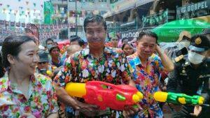 Bangkok Governor Joins in and Kicks off Songkran at Khaosan Road