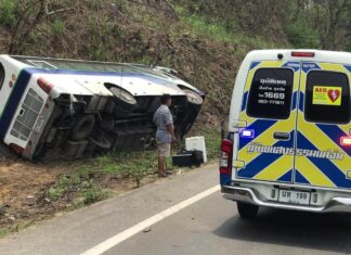 Thirty Chinese Tourists Escape Severe Injuries After Bus Crash in Chiang Rai