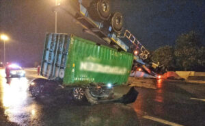 One Person Dead After Container Truck Overturns on Sedan in Chonburi