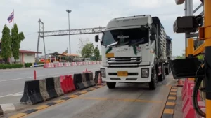 Move Forward Party Exposes Alleged Police Bribery Involving Overloaded Trucks in Thailand