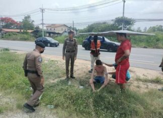 Shirtless Russian Man Acting Erratic in Jomtien Aided by Na Jomtien Tourist Police