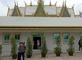 Pattaya Tourist Police Inspect Temple Tours Aimed at Chinese Tourists