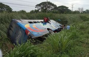 Thirty-two People Survive  Bus Crash in Ayutthaya
