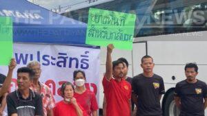 Pattaya Residents Protest Against Construction of Median Strip on Thepprasit Road
