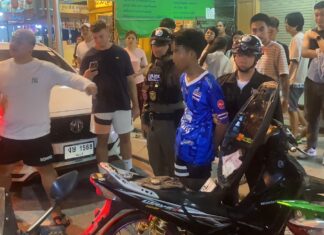 Twee jongeren gearresteerd in Pattaya voor het stelen van een motor