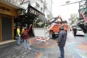 Pattaya Officials Remove Obstructive Billboards from Walking Street
