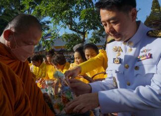 Chonburi Officials and Residents Celebrate King’s Birthday