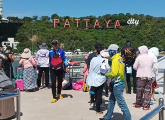 Koh Larn Sees Influx of Tourists as Thailand Enters First Day of Long Holiday