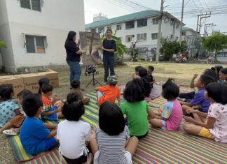 Seeds of Life Church Donates Gifts to Kids in Pattaya