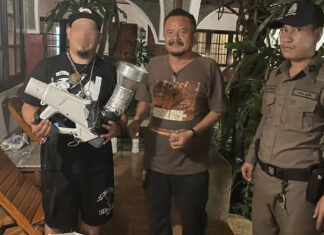 ACTUALIZACIÓN: Turista estadounidense se disculpa después de un truco viral de humo de cannabis en Bangla Road en Phuket