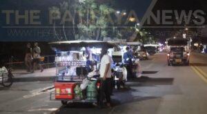 Jomtien Business Operators Voice Concerns About Food Cart Vendors Reportedly Encroaching on Beach Area