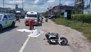 Chonburi Motorcyclist Dies in Tragic Incident on Sandy Road