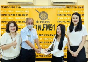 Bangkok Taxi Chauffeur Returns 52,000 Baht Cash to Chinese Tourist