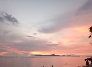 Young Thai Woman Killed, Foreign Man Missing, After Apparently Being Struck by Speedboat While Swimming at Koh Larn