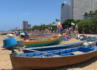 Jomtien Beach Fishermen Acknowledge Disorganization, Promise Improvements