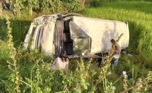One Person Dead, 15 Injured After Passenger Van Crashes in Surin