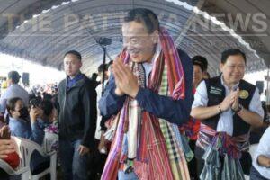 PM Visits Flood Sites in Ubon Ratchathani