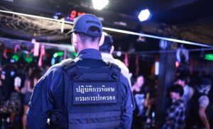Chiang Mai Officials Raid Illegal Entertainment Venue on Halloween Day, Uncover Alcohol Sales to Minors 