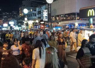 Some Pattaya Tourism Operators Object to Late-Night Bar Operations on Beach Road