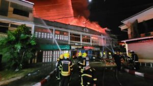 Chiang Mai’s Warorot Market Engulfed in Flames: 100-Year-Old Buildings Damaged During Lantern Festival