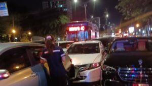 Bangkok Multi-Vehicle Collision Near Chulalongkorn University Injures Four People; Bus Company Acknowledges Driver’s Error