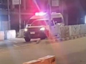 White Pickup Allegedly Blocks Ambulance Rushing to Aid Russian Tourist in Pattaya