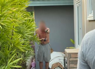 Stressed Expat Threatens to Harm Himself with Knife in Sattahip, Police Calm Him Down
